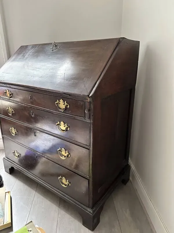 Illustration numéro 4 du produit Secrétaire ancien en bois massif – Fin XIXe / début XXe