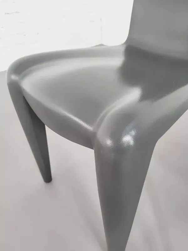 Illustration numéro 4 du produit Suite de 6 chaises Louis 20 design années 90 par Philippe Starck pour Vitra