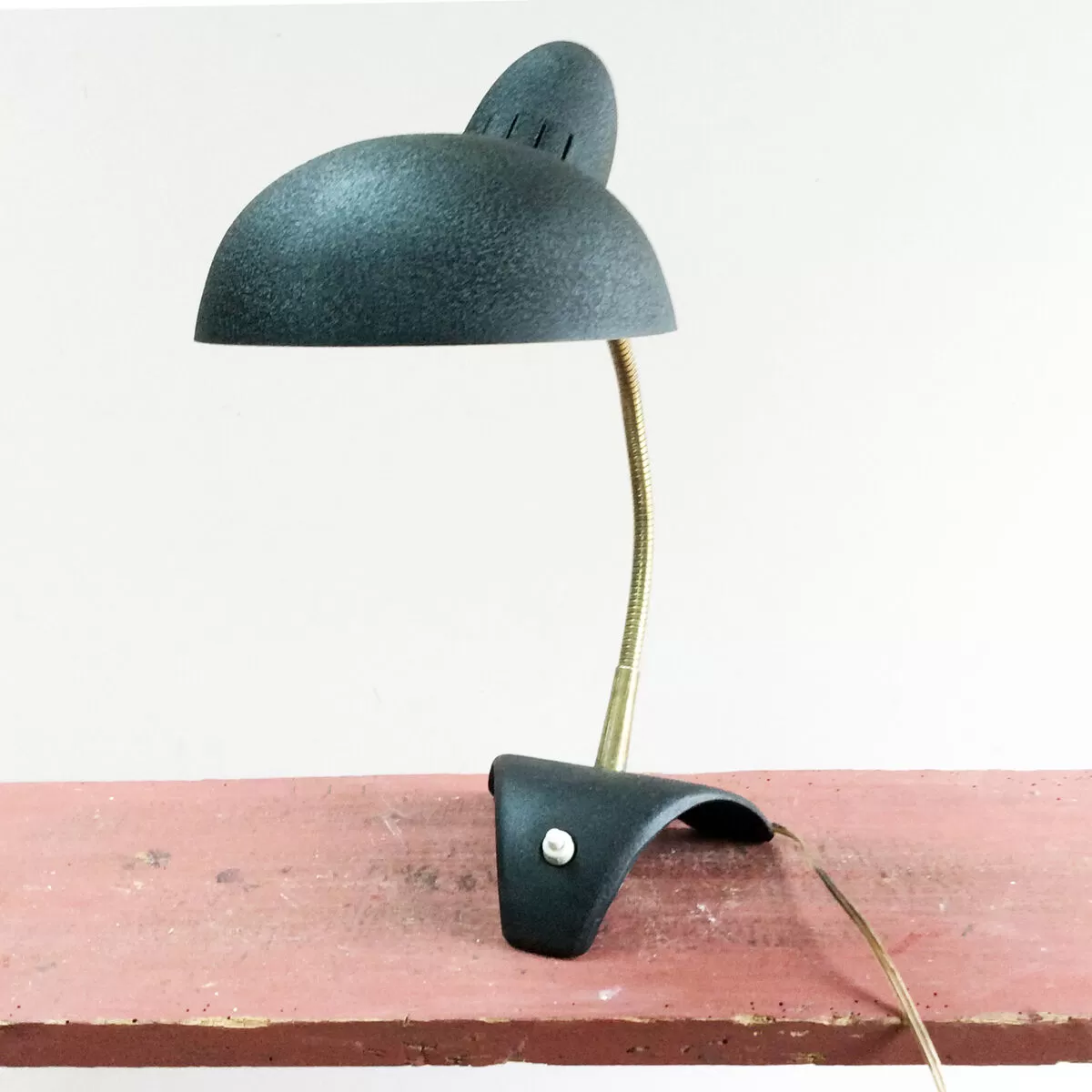 Illustration numéro 4 du produit Lampe à poser vintage 60s