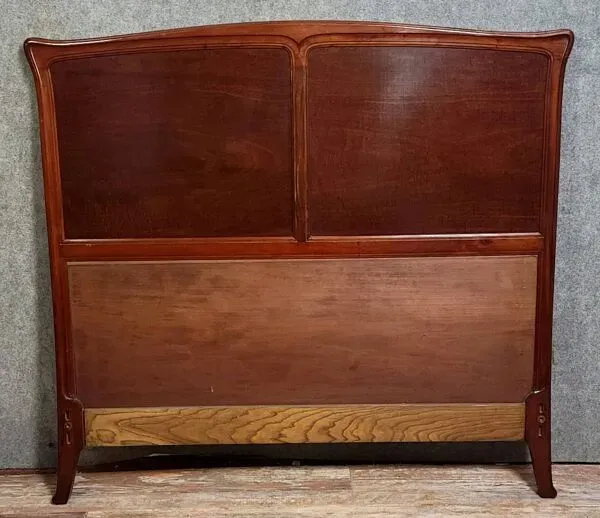 Illustration numéro 4 du produit Ecole de Nancy : Lit époque Art Nouveau, caractérisée par ses lignes courbe