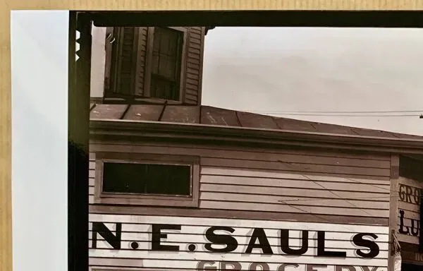 Illustration numéro 4 du produit Photographie originale – Walker Evans, 1936 ''Devanture de sandwicherie
