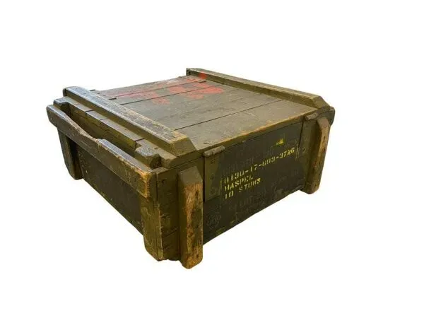 Illustration numéro 4 du produit Caisse industrielle vintage en bois vert / coffre / caisse militaire