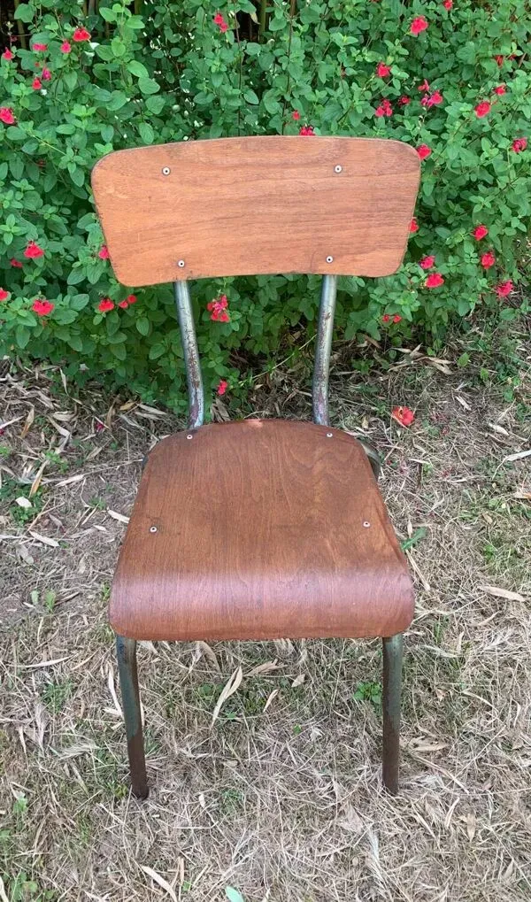 Illustration numéro 4 du produit Chaise d’école adolescents