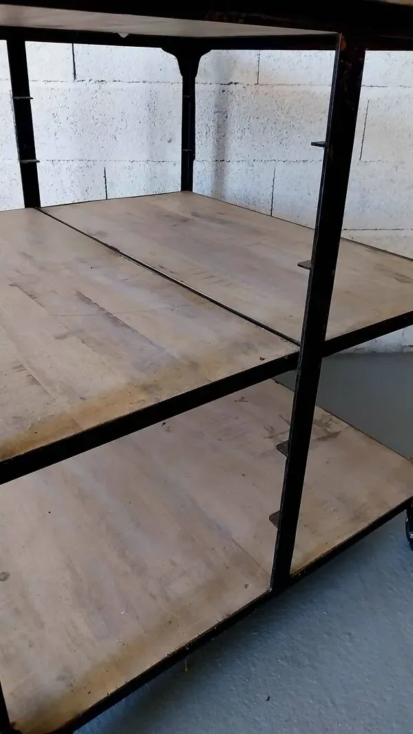 Illustration numéro 4 du produit Grande desserte sur roulettes