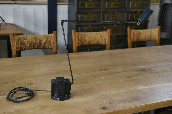 Illustration numéro 4 du produit Lampe design minimaliste modèle « Daphine » par Tommaso CIMINI pour LUMINA 1974’s