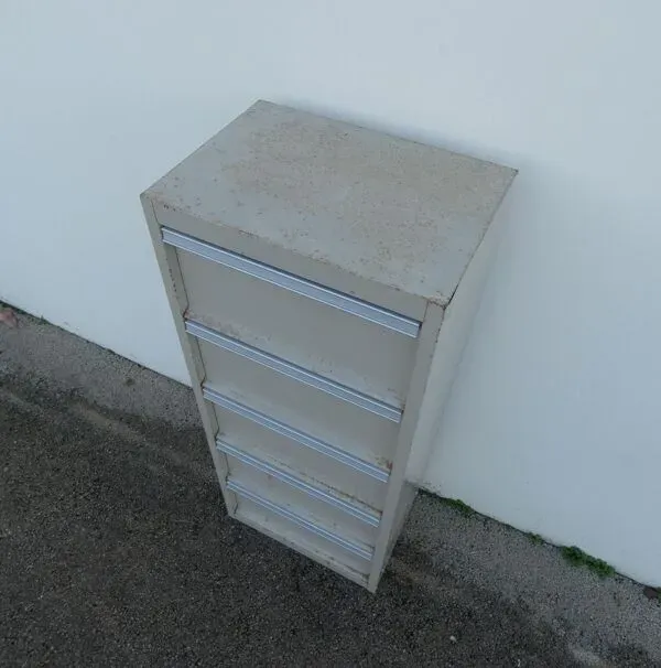 Illustration numéro 4 du produit Casier de rangement en métal