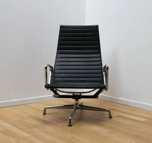 Illustration numéro 4 du produit Fauteuil de bureau EA124, Charles & Ray Eames