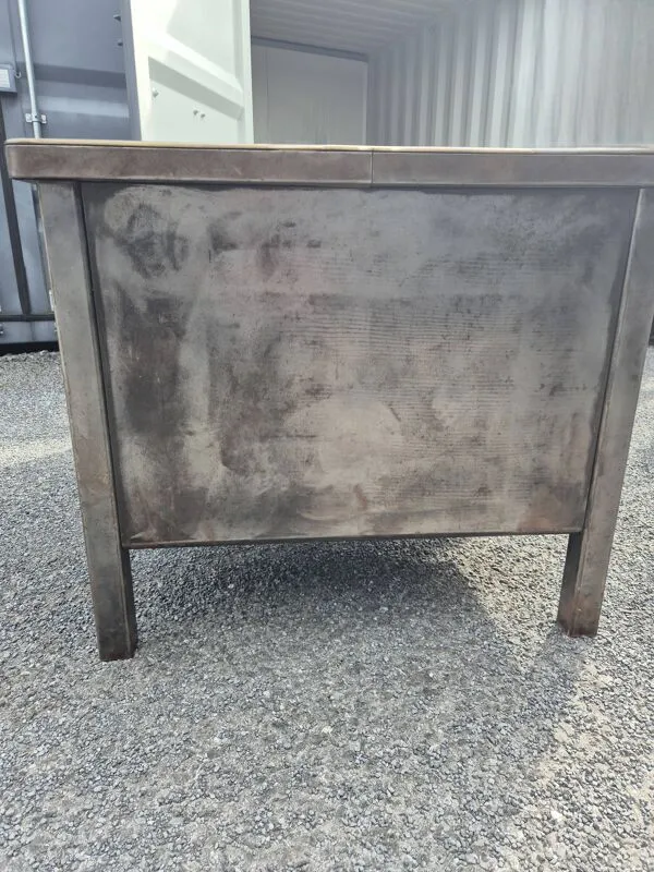 Illustration numéro 4 du produit Bureau industriel en métal – style vintage / loft