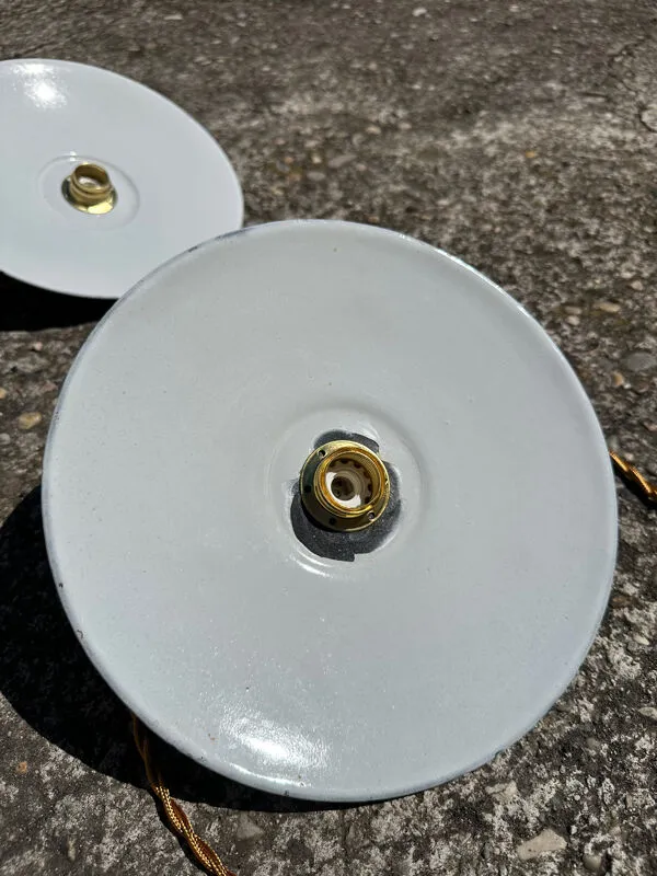 Illustration numéro 4 du produit Trio suspension abat jour vintage tôle émaillée verte et blanche