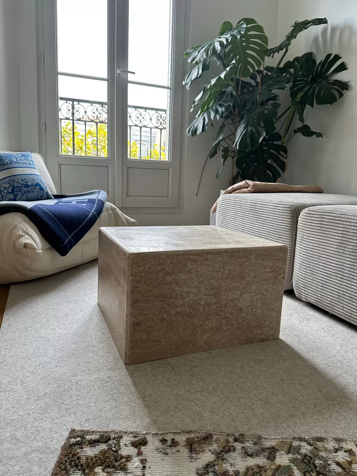 Illustration numéro 4 du produit Table basse en travertin