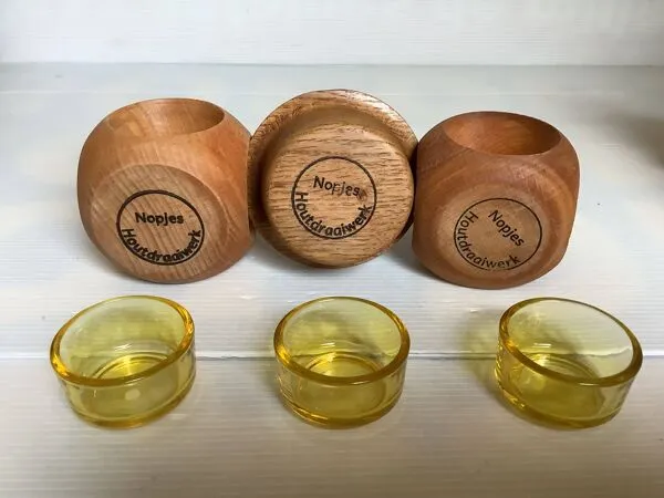 Illustration numéro 4 du produit 6 bougeoirs et vase en bois Nopjes houtdraaiwerk fait main