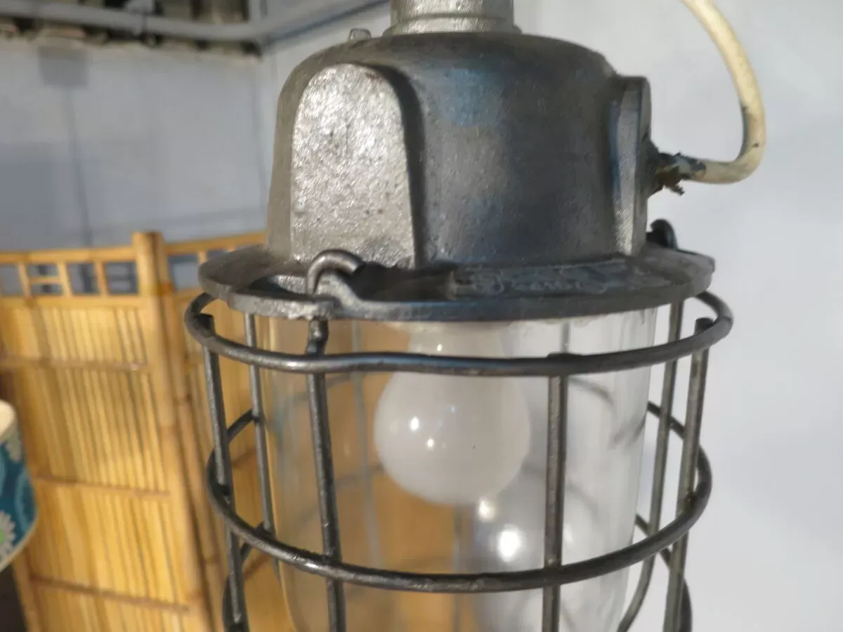 Illustration numéro 4 du produit Suspension industrielle en fonte