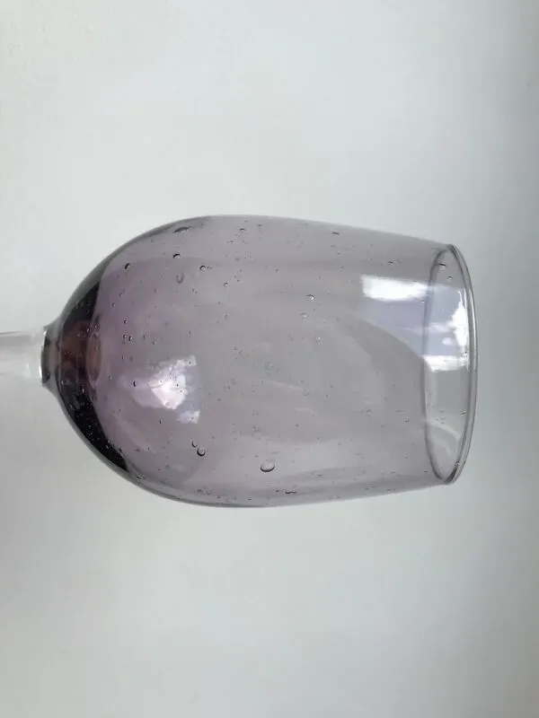 Illustration numéro 4 du produit Lot de 5 verres à vin en verre bullé violet années 70