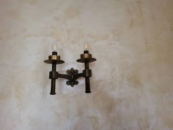 Illustration numéro 4 du produit Rare ensemble de 7 appliques en Bronze Massif Martelé - Style Raymond Subes