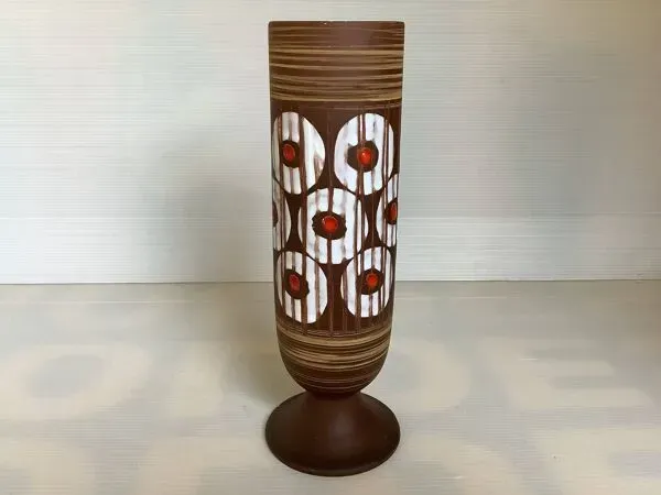 Illustration numéro 4 du produit Vase mat et émaillé ronds blancs et rouges W Germany