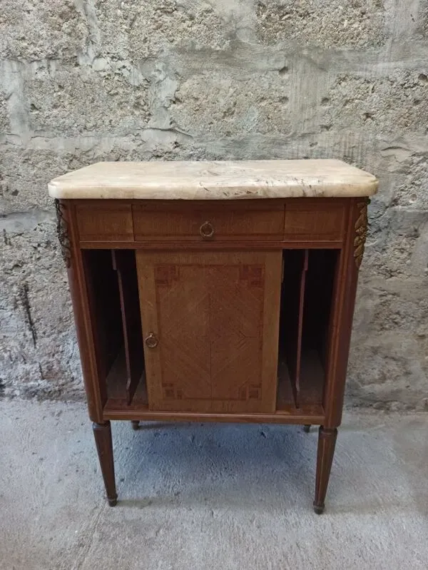 Illustration numéro 4 du produit Meuble d'entre deux dessus marbre style Louis XVI