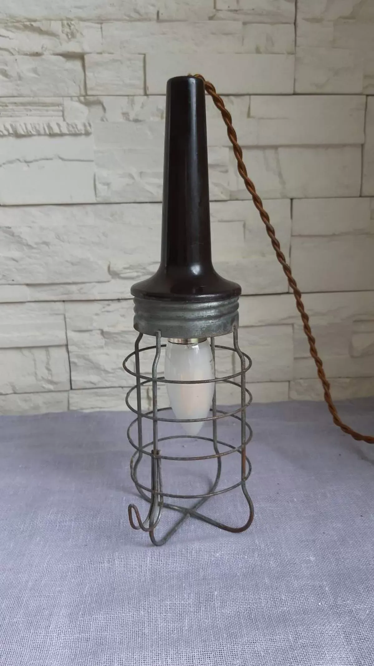 Illustration numéro 4 du produit Lampe baladeuse vintage