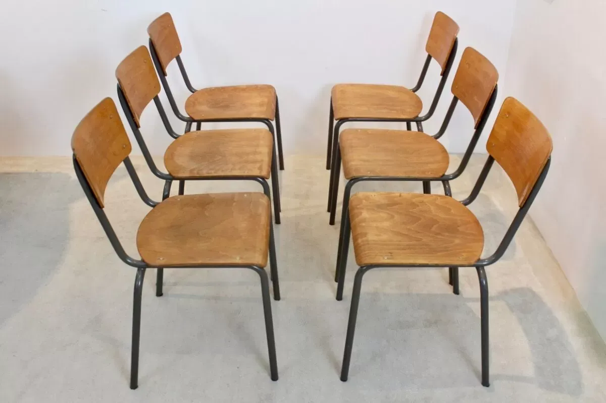 Illustration numéro 4 du produit Chaises industrielles en contreplaqué de design néerlandais