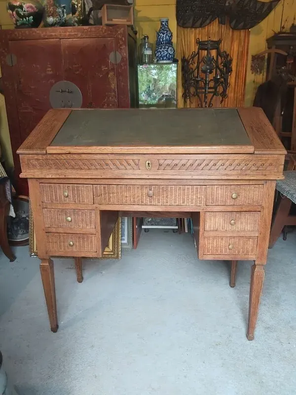 Illustration numéro 4 du produit Bureau, meuble de métier