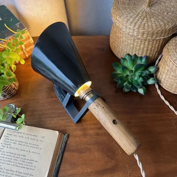 Illustration numéro 4 du produit Lampe de boulanger « Fournanty Paris » restaurée 1940-1950