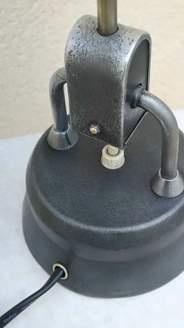 Illustration numéro 4 du produit Lampe Jumo 600 design Charlotte Perriand atelier  métier