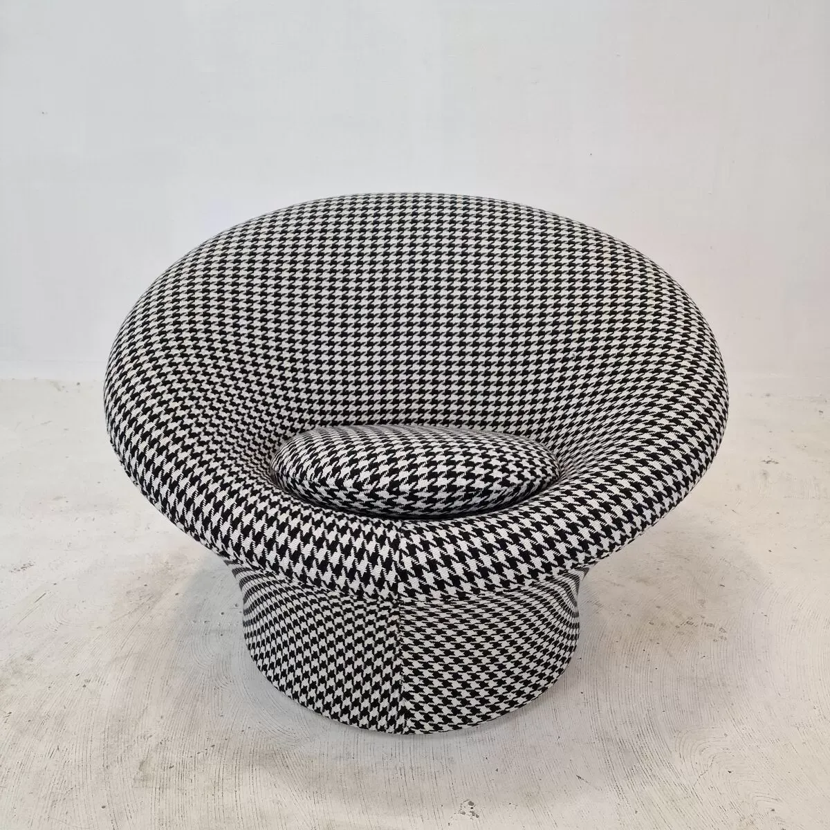 Illustration numéro 4 du produit Fauteuil Mushroom et pouf par Pierre Paulin pour Artifort, années 1960