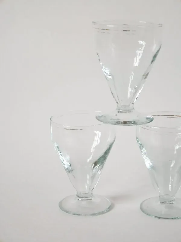 Illustration numéro 4 du produit lot de 5 verres à vin en verre soufflé début XXème