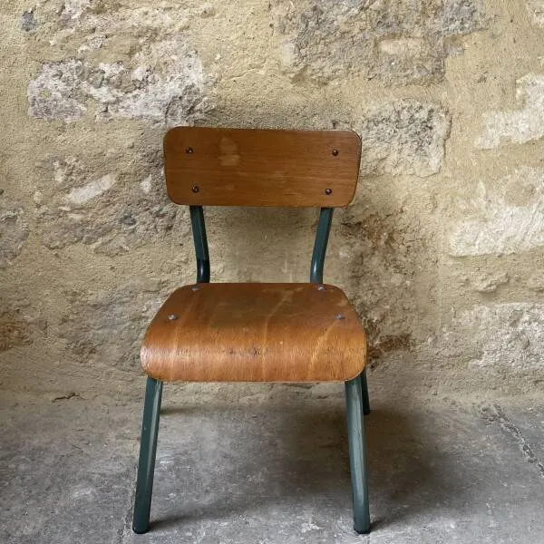 Illustration numéro 4 du produit Chaise d'école maternelle
