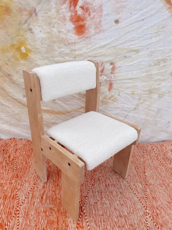 Illustration numéro 4 du produit Chaise brutaliste bois et bouclette