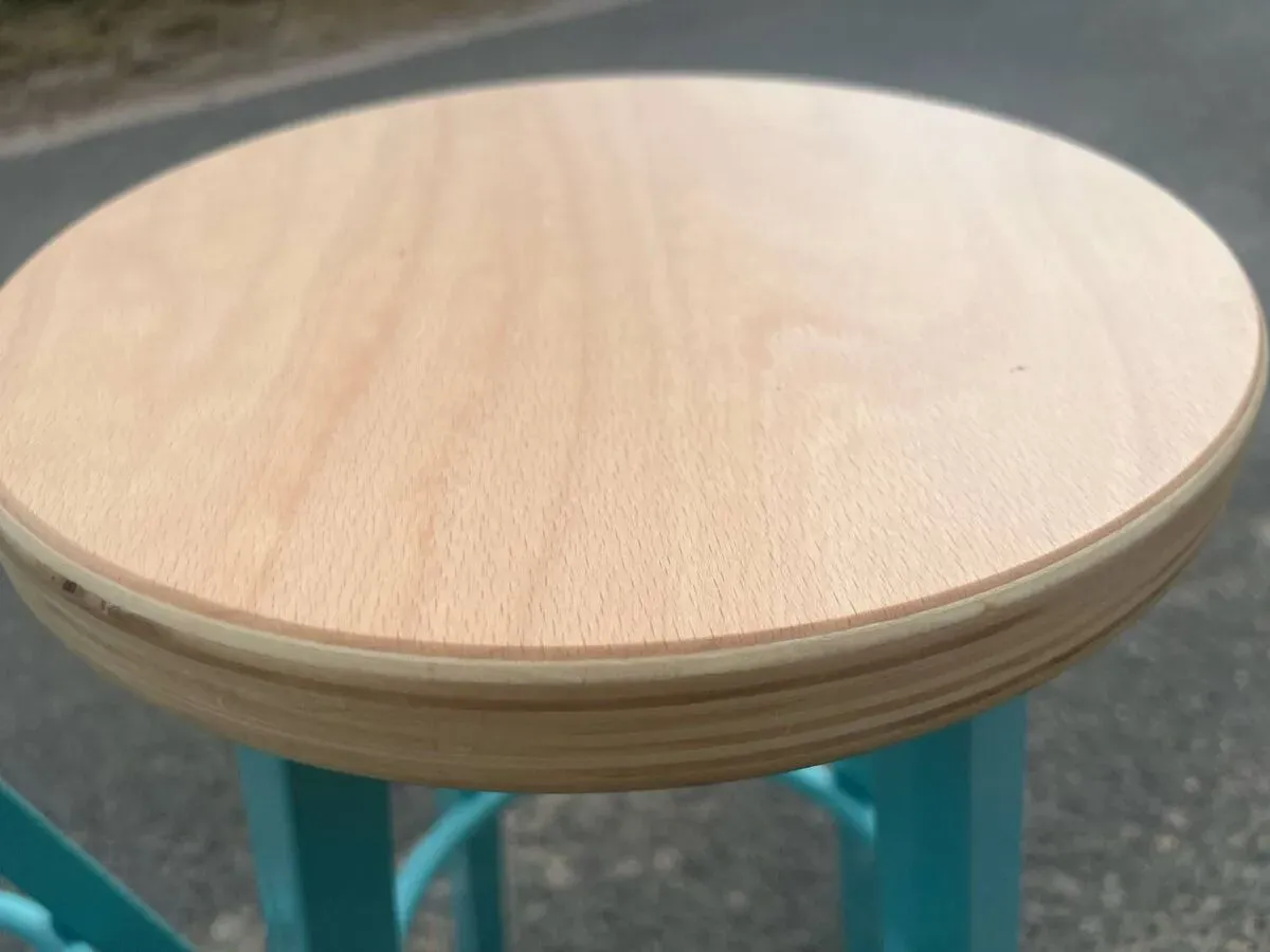 Illustration numéro 4 du produit Paire de tabourets