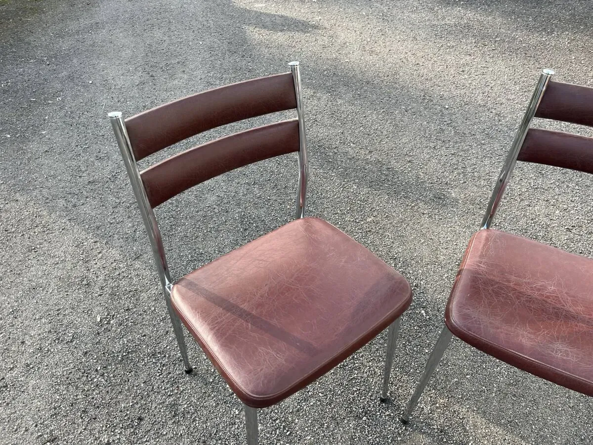 Illustration numéro 4 du produit Paire de chaises rétro en métal et cuir