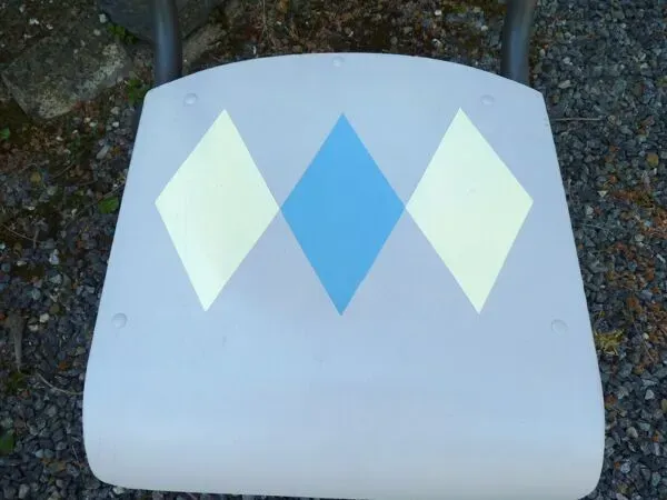 Illustration numéro 4 du produit Paire de chaises relookées