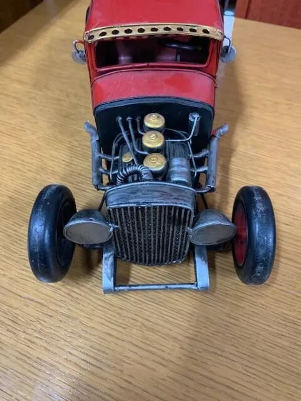 Illustration numéro 4 du produit Camion de décoration mad max car