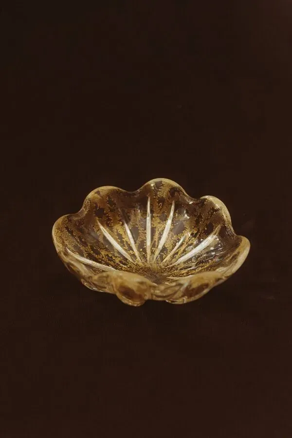 Illustration numéro 4 du produit Coupe en verre de Murano à poudre d’or, XXe siècle