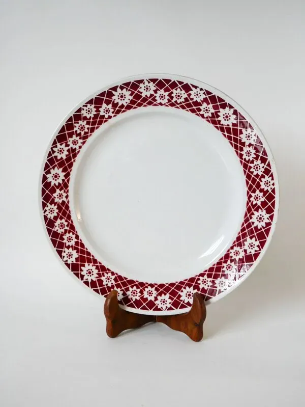 Illustration numéro 4 du produit Grand plat rond saint amand contours fleurs bordeaux 1950