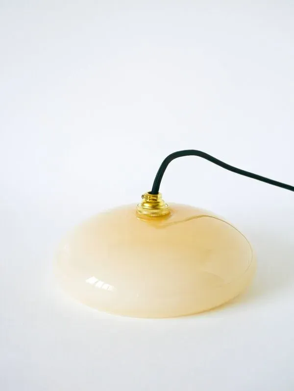 Illustration numéro 4 du produit Suspension en opaline beige, 1950