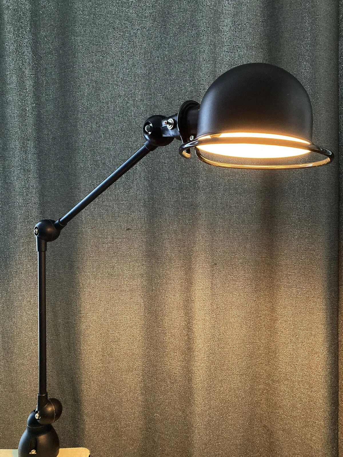 Illustration numéro 4 du produit Lampe Jielde deux bras noir satin originale 1960