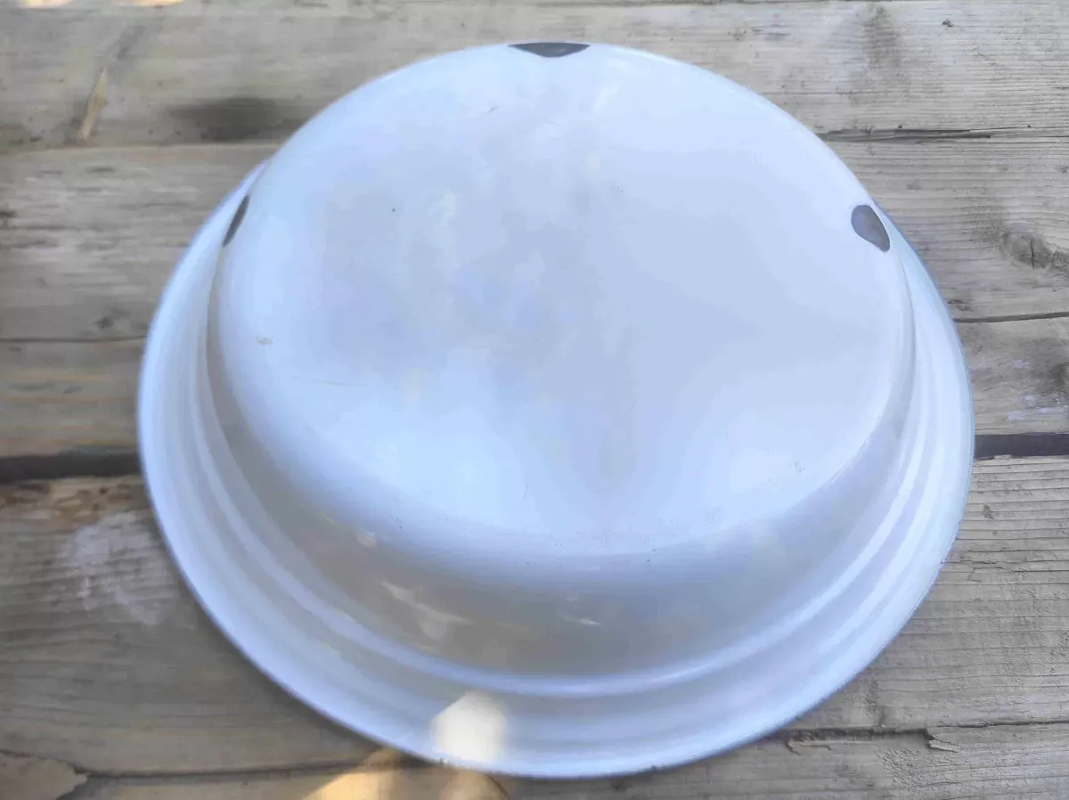 Illustration numéro 4 du produit Plat en tôle émaillée blanc