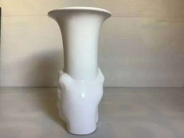 Illustration numéro 4 du produit Vase main année 70