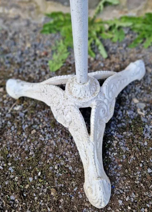 Illustration numéro 4 du produit Guéridon de bistrot parisien début XXè en marbre et fonte