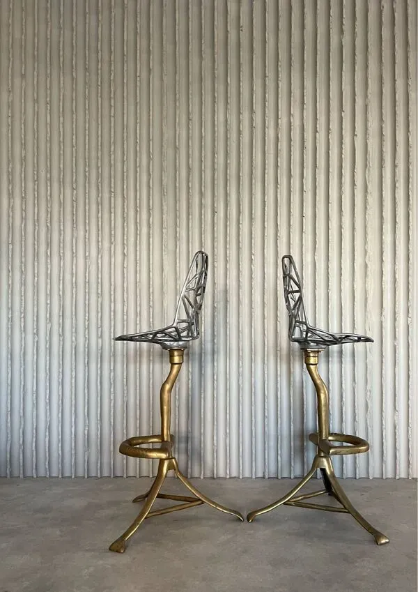 Illustration numéro 4 du produit Tabourets de bar sculpturaux David Marshall – Ensemble de 2