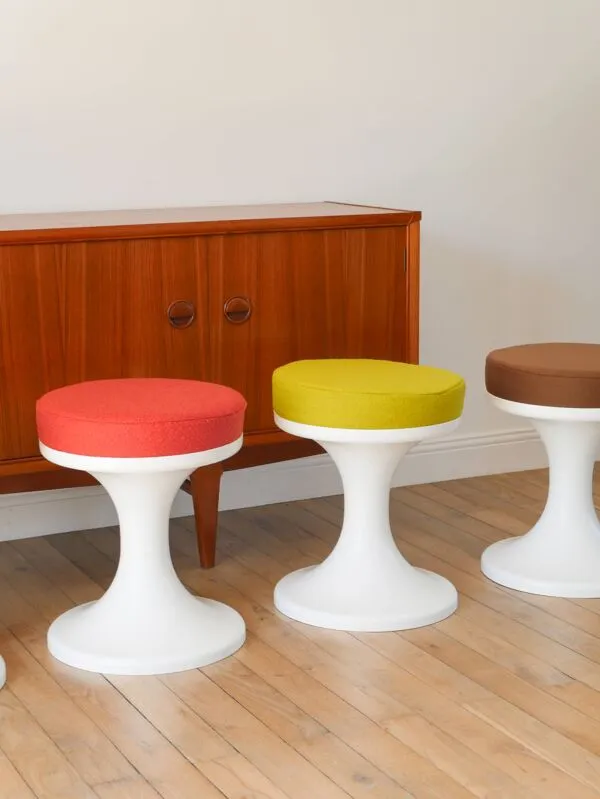 Illustration numéro 4 du produit Tabouret tulipe en Plastique et Laine, Vert Matcha, Design Space Age, 1970