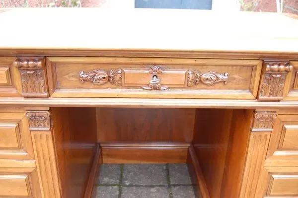 Illustration numéro 4 du produit bureau a caisson napoléon III en noyer fin du 19e siécle