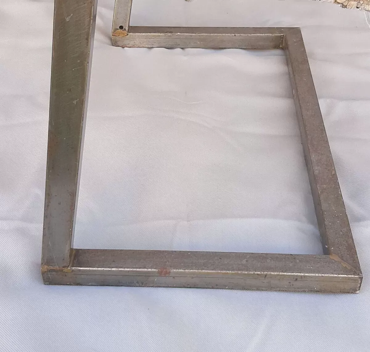 Illustration numéro 4 du produit Etagère industrielle zigzag en métal perforé