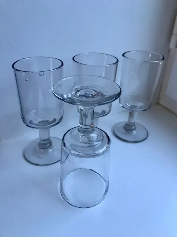Illustration numéro 4 du produit Lot de 4 verres à vin en verre soufflé fin XIXème
