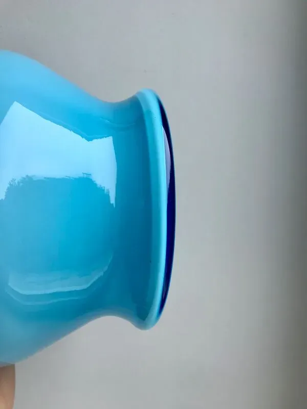 Illustration numéro 4 du produit Lampe avec pieds en opaline bleu et abat-jour conique texturé années 60-70