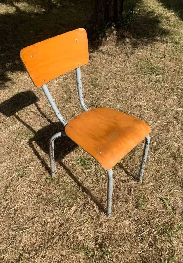 Illustration numéro 4 du produit Chaise d’école modèle adulte