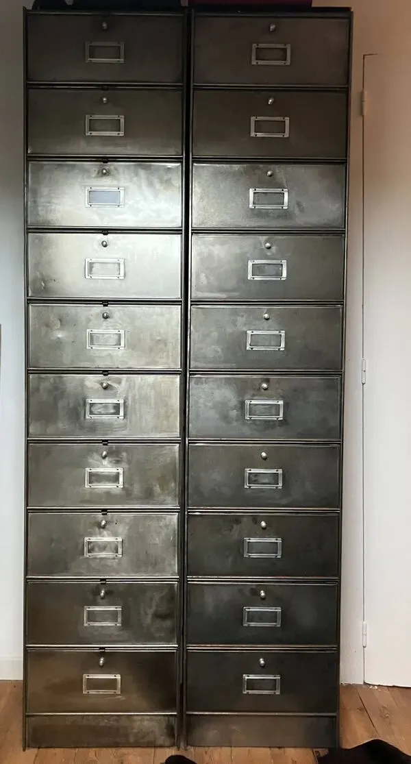 Illustration numéro 4 du produit Meubles à clapets métalliques année 1950