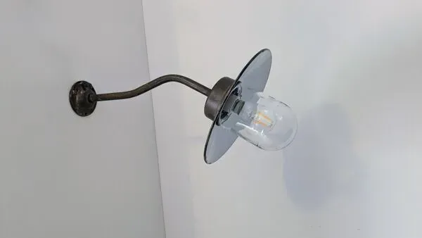 Illustration numéro 4 du produit Applique murale ancienne – Col de cygne – Tôle émaillée verte