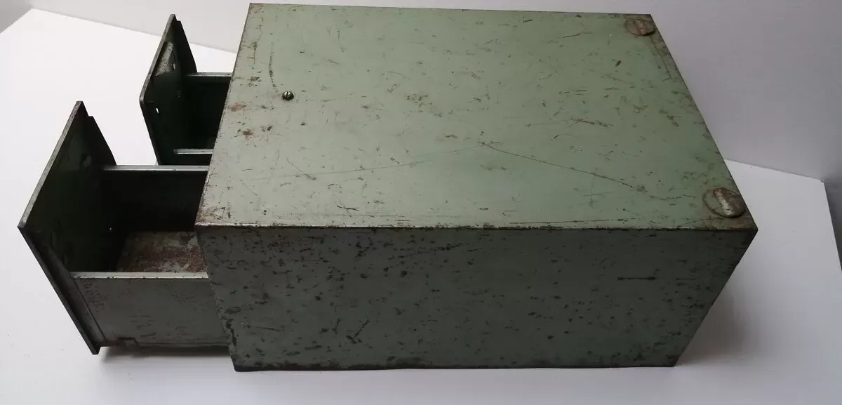 Illustration numéro 4 du produit Meuble industriel 2 tiroirs